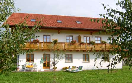 Familienurlaub mit Hund am Aubauernhof Hausansicht Familienurlaub mit Hund am Aubauernhof Hausansicht