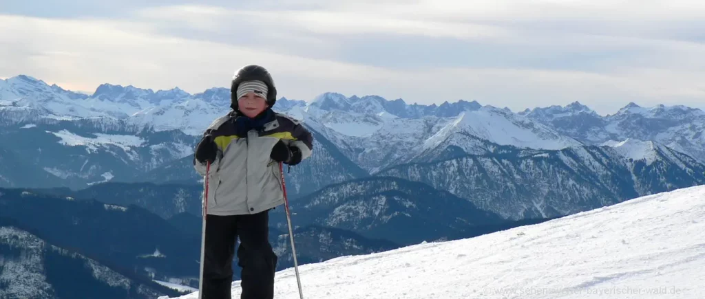 Skiurlaub in den Bergen Reiseziel für Winter Urlaub mit Skifahren